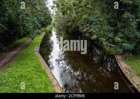 Au-dessous des écluses sur le canal de Montgomery à Shropshire Royaume-Uni Banque D'Images