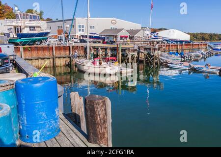 Zone de Freeport Town Wharf à South Freeport port, South Freeport, Maine. Les bateaux de pêche et l'équipement de pêche abondent dans ce quai du Maine, un des plus importants. Banque D'Images