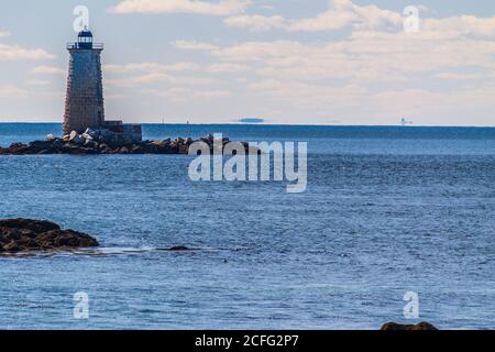 Whalebback Ledge Lighthouse à l'entrée du port de Portsmouth (New Hampshire), est situé du côté Maine de la rivière Piscataqua. Banque D'Images