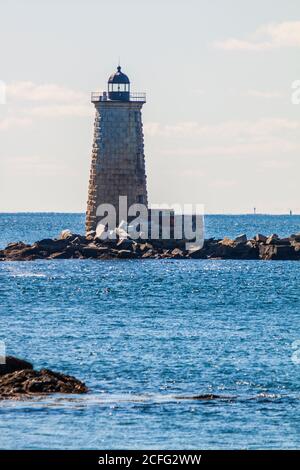 Whalebback Ledge Lighthouse à l'entrée du port de Portsmouth (New Hampshire), est situé du côté Maine de la rivière Piscataqua. Banque D'Images