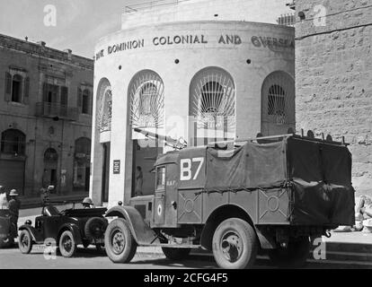 Histoire du Moyen-Orient - troubles de la Palestine 1936. Vendredi, la paie militaire est prise de Barclays Bank sous escorte d'une mitrailleuse montée Banque D'Images