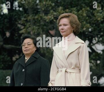 Madame Zhuo Lin et Rosalynn carter lors de la cérémonie d'arrivée du vice-premier ministre de la Chine. CA. 01/29/1979 Banque D'Images