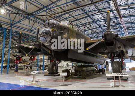 Un bombardier Avro Lancaster 1 de la Seconde Guerre mondiale exposé au RAF Museum, Londres, Royaume-Uni. Banque D'Images