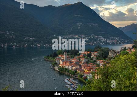 Vue panoramique de Torno et du lac de Côme en Italie Banque D'Images