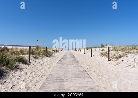 Chemin de Warnemünde Beach, Rostock, Mer Baltique côte mecklembourgeoise, Mecklenburg-Ouest Pomerania, Allemagne, Europe Banque D'Images
