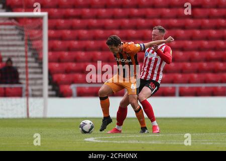 SUNDERLAND, ANGLETERRE. 5 SEPTEMBRE Richard Smallwood de Hull City bataille pour possession avec Aiden O'Brien de Sunderland pendant le match de la coupe Carabao entre Sunderland et Hull City au stade de Light, Sunderland. (Credit: Mark Fletcher | MI News) Credit: MI News & Sport /Alay Live News Banque D'Images