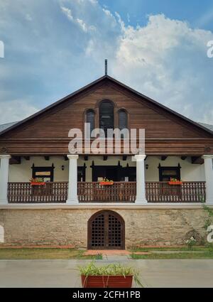 La façade de la maison du musée au manoir de Manuc BEI, complexe architectural, culturel et historique de la ville de Hincesti, en Moldavie. Ancienne, traditionnelle moldave rurale Banque D'Images