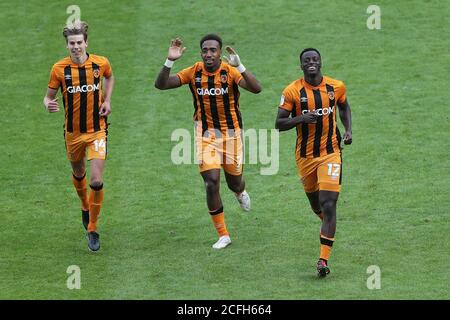 SUNDERLAND, ANGLETERRE. LE 5 SEPTEMBRE, Martin Samuelsen, de Hull City, Mallik Wilks et Josh Emmanuel se précipitent pour féliciter Keane Lewis-Potter après sa peine leur a donné la victoire lors du match de la Carabao Cup entre Sunderland et Hull City au stade de Light, Sunderland. (Credit: Mark Fletcher | MI News) Credit: MI News & Sport /Alay Live News Banque D'Images