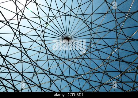 superbe toit en verre à motifs géométriques Banque D'Images