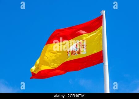 Le drapeau de l'Espagne, tel qu'il est défini dans la Constitution espagnole de 1978, se compose de trois bandes horizontales: Rouge, jaune et rouge, la bande jaune Banque D'Images