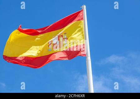 Le drapeau de l'Espagne, tel qu'il est défini dans la Constitution espagnole de 1978, se compose de trois bandes horizontales: Rouge, jaune et rouge, la bande jaune Banque D'Images