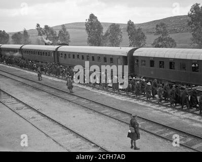 Prisonniers italiens détectant à Wady Sarar 21 décembre 1940 ca. 1940 Banque D'Images