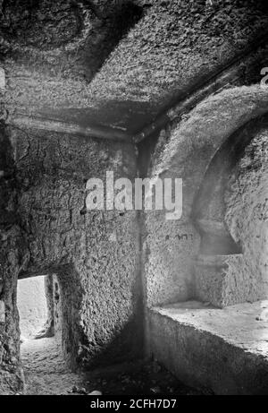 Histoire du Moyen-Orient - Vallées de Josaphat et Hinnom [Jérusalem]. Escalier dans le pilier d'Absalom; [autre vue à l'intérieur du pilier d'Absalom]. Banque D'Images