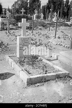 Légende originale: Tombes des soldats - emplacement: CA. 1917-1946 Banque D'Images
