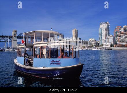 Traversier de passagers Aqua-bus sur False Creek, Vancouver (Colombie-Britannique), Canada Banque D'Images