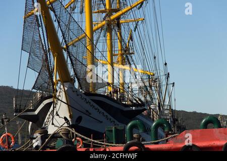 Vladivostok, Russie - octobre 06,2019: Voilier frégate 'Pallada' dans le port de Vladivostok se prépare à faire le tour du monde, dédié au 200 Banque D'Images