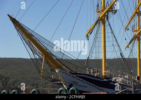 Vladivostok, Russie - octobre 06,2019: Voilier frégate 'Pallada' dans le port de Vladivostok se prépare à faire le tour du monde, dédié au 200 Banque D'Images