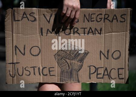 Washington, États-Unis. Le 05septembre 2020. Un manifestant pour mettre fin au racisme systémique et à la violence policière a un signe avant la marche à Washington, DC, le 6 septembre 2020, dans le contexte de la pandémie du coronavirus. Les manifestants ont défilé aujourd'hui dans la ville et tenu des vigiles à la mémoire de Deon Kay, un homme de 18 ans qui a été tué par balle par la police plus tôt dans la semaine, au cours de la 14e semaine de manifestations contre la justice raciale depuis le meurtre par la police de George Floyd au Minnesota. (Graeme Sloan/Sipa USA) Credit: SIPA USA/Alay Live News Banque D'Images