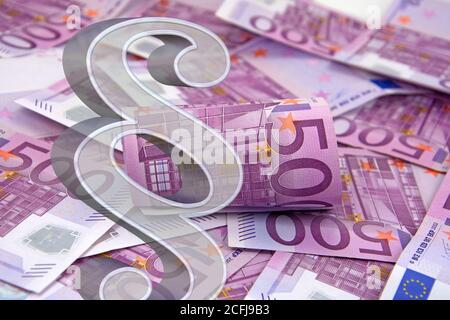 Paragraphe avec billets en euros en arrière-plan Banque D'Images