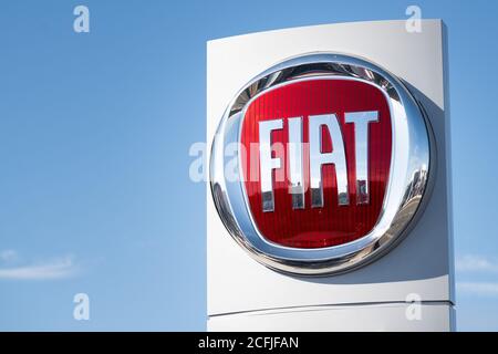 Un panneau de garage de voiture Fiat. Banque D'Images