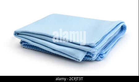 Housse de lit bleue pliée isolée sur blanc. Banque D'Images