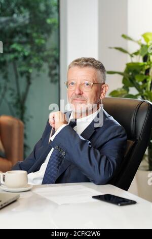 Portrait d'un entrepreneur d'âge moyen Banque D'Images