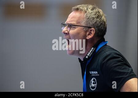 Kassel, Allemagne. 06e septembre 2020. Handball: Ligue européenne de l'EHF, MT Melsungen - Bjerringbro-Silkeborg HB, qualification, 1er tour, matchs de retour dans la salle Rothenbach. L'entraîneur de Melsungen Gudmundur Gudmundsson répond. Credit: Swen Pförtner/dpa/Alay Live News Banque D'Images