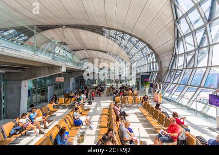 Zone de départ de l'aéroport de Suvarnabhumi à Bangkok, Thaïlande Banque D'Images