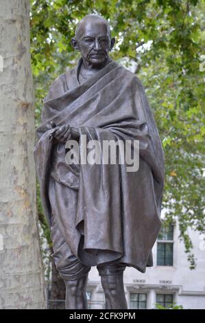 Londres, Royaume-Uni. 5 septembre 2020. Statue de bronze du Mahatma Gandhi dans la ville de Westminster. Banque D'Images