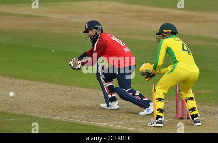 Moeen Ali d'Angleterre lors du deuxième match Vitality IT20 au Ageas Bowl de Southampton. Banque D'Images