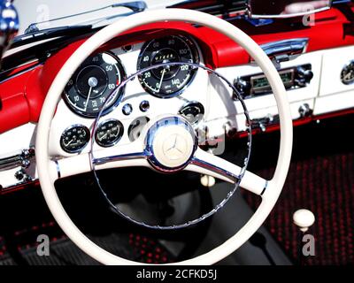 Intérieur d'une Mercedes Benz 190 SL classique Banque D'Images