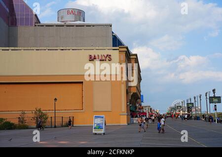 ATLANTIC CITY, NJ -4 SEP 2020- vue du Bally's Atlantic City Hotel and Casino sur la promenade d'Atlantic City, New Jersey, États-Unis. Banque D'Images