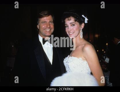 28 octobre 1979, Etats-Unis: Actrice/mannequin CONNIE SELLECCA, 24, (née Concetta Sellecchia; 25 mai 1955), souriant dans sa robe de mariée blanche alors qu'elle épouse son collègue GIL GERARD, 36 ans, (né le 23 janvier 1943), bien connu pour son rôle de capitaine William 'Buck' Rogers sur la série télévisée 'Buck Rogers in the 25th Century.' Sellecca, une actrice américaine, et ancien modèle, mieux connu pour ses rôles sur la série télévisée Flying High, le plus grand héros américain. Née dans le Bronx, New York, Sellecca s'intéresse aux arts de la scène tout en fréquentant l'école secondaire Ramapo de Spring Valley. Se retire de Bo Banque D'Images