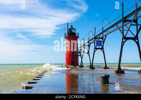 Phare sur le lac Michigan pendant un bel après-midi d'été. South Haven, Michigan, États-Unis Banque D'Images