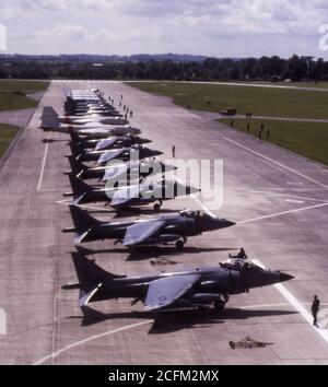 Sea Harrier FRS1s avec Canberra, Hunter et Jetstream de la Royal Navy à la Royal Naval Air Station Yeovilton, Somerset, Angleterre Banque D'Images