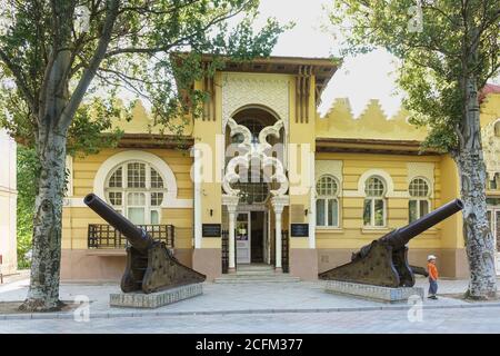 Evpatoria, Crimée, Russie-12 septembre 2019 : magnifique bâtiment du musée Evpatoria de Lore local au 11 rue Duvanovsky. Créé en juillet 1921 Banque D'Images