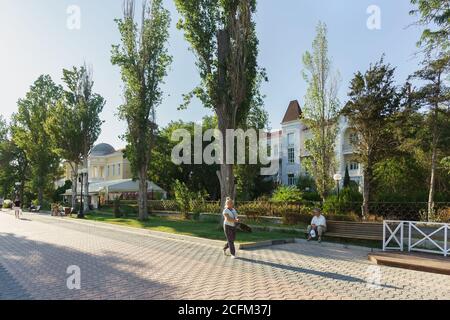 Evpatoria, Crimée, Russie-12 septembre 2019 : façade de Krivitskys datcha 'Ostende' sur le remblai de Gorky. Construit en 1910. Maintenant sanatorium « Udarnik » Banque D'Images