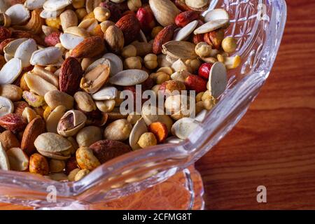 Gros plan d'angle de tir des fruits secs sur une table Banque D'Images