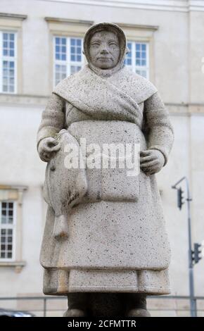 Statue d'une femme de poisson sur le site d'un ancien Marché aux poissons à Copenhague Banque D'Images