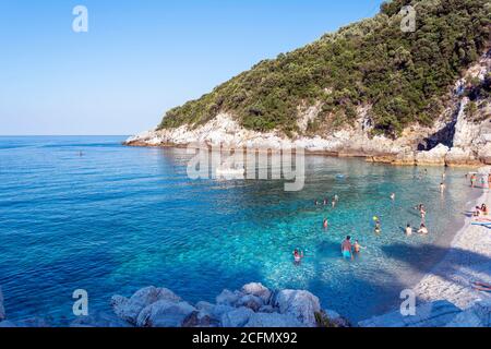 Pélion, plage de Limnionas, Grèce - août 11 2020 : plage pittoresque de Limnionas à Pélion en Grèce Banque D'Images