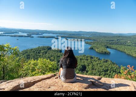 Vue incroyable sur le lac de Squam depuis West Rattlesnake Mountain NH Banque D'Images