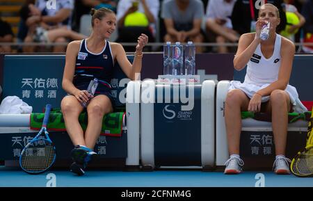 Kristyna Pliskova et Karolina Pliskova de la République tchèque jouant Double au tournoi de tennis obligatoire China Open Premier 2019 Banque D'Images