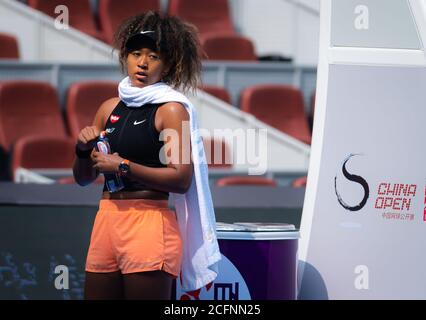 Naomi Osaka du Japon pendant la pratique à la Chine 2019 Open Premier obligatoire tournoi de tennis Banque D'Images