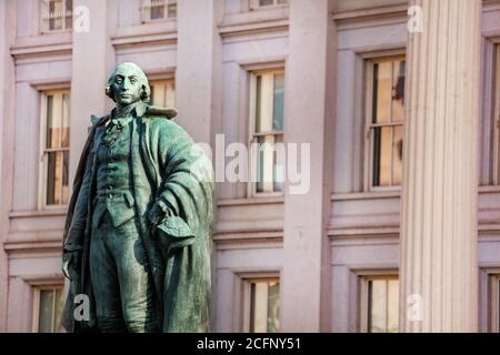 Gros plan de la statue d'Albert Gallatin, Fraser à Washington D.C., près de l'édifice du Trésor Banque D'Images