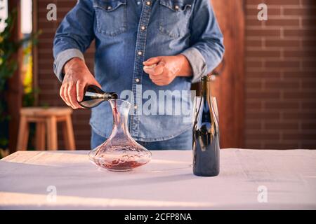 Préparation de la boisson pour l'épreuve du vin Banque D'Images