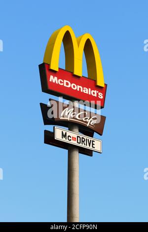 Logo McDonald's à ELLWANGEN, ALLEMAGNE - 01 SEPTEMBRE 2019. Banque D'Images