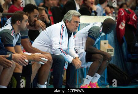 L'entraîneur-chef de France Claude Onesta vu en marge du match de handball masculin entre la France et l'Islande au tournoi de la Ligue d'or à Oslo, le 7 novembre 2015. Banque D'Images
