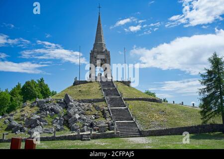 Monument commémoratif dédié aux soldats tués dans la première Guerre mondiale Sur le Mont Cimone en Italie appelé OSSARIO DEL CIMONE Banque D'Images