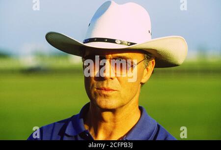 Dallas, États-Unis. 23 avril 2015. Franz Beckenbauer aura 75 ans le 09/11/2020 anniversaire d'une légende FIro coupe du monde 1994 football: Archive photo Franz Beckenbauer avec chapeau de cow-boy en privé sur le South Form Ranch à Dallas/USA lieu de la série réussie | usage dans le monde crédit: dpa/Alay Live News Banque D'Images