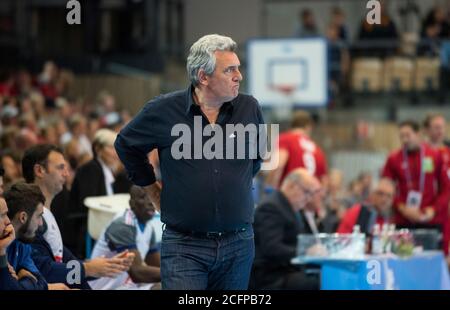 Claude Onesta, entraîneur-chef de France, vu en marge du match de handball masculin entre la Norvège et la France au tournoi de la Ligue d'or à Oslo (Gonzales photo/Jan-Erik Eriksen). Oslo, le 08 novembre 2015. Banque D'Images